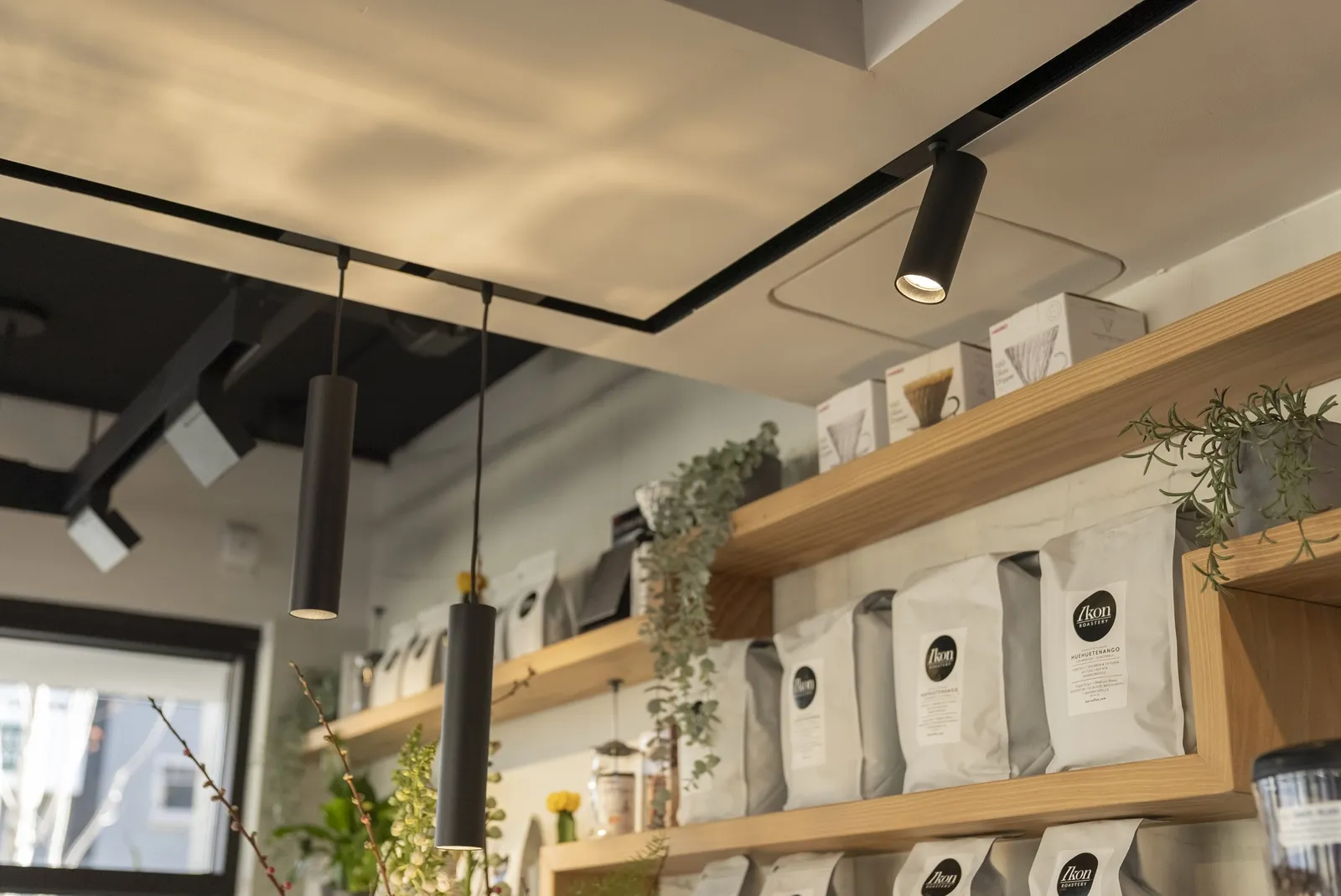 MAGfinity Track System by Centerlight